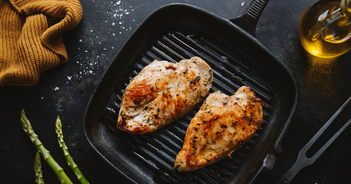 3 formas de preparar carne na frigideira de ferro
